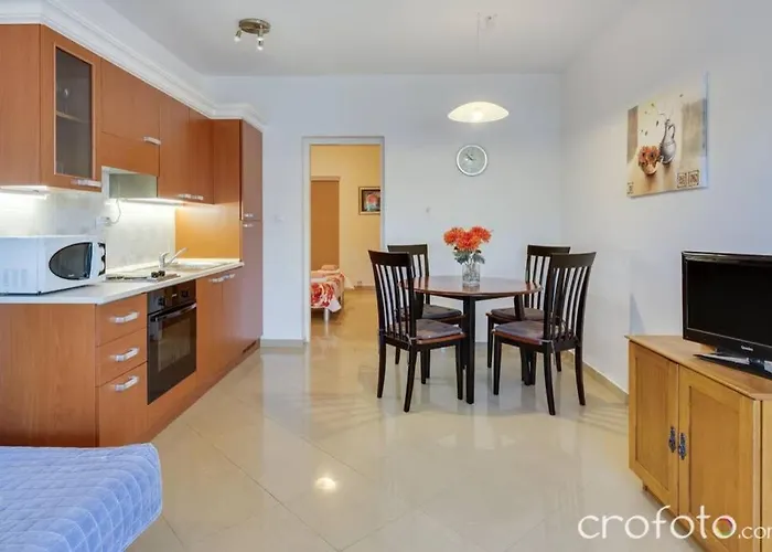 Apartamento Niko 1 Kožino